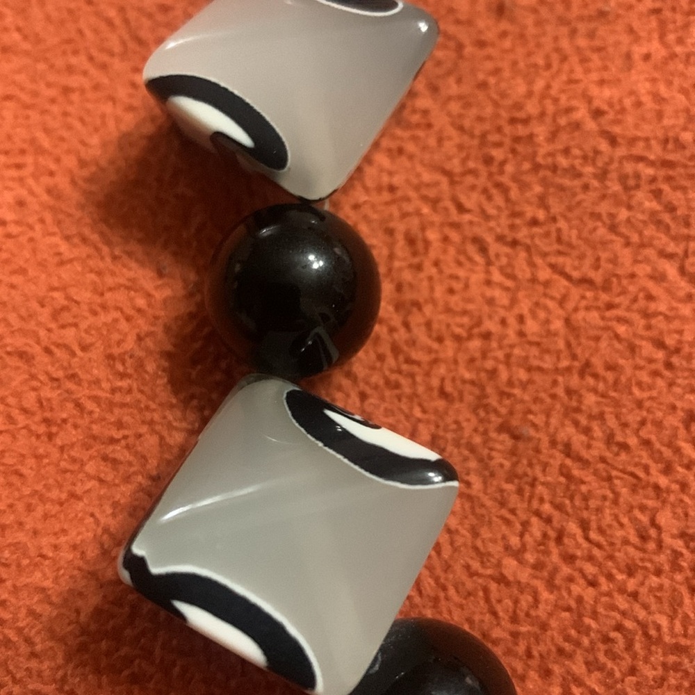 Chunky Black & White Marble Acrylic necklace - Picture 3 of 5
